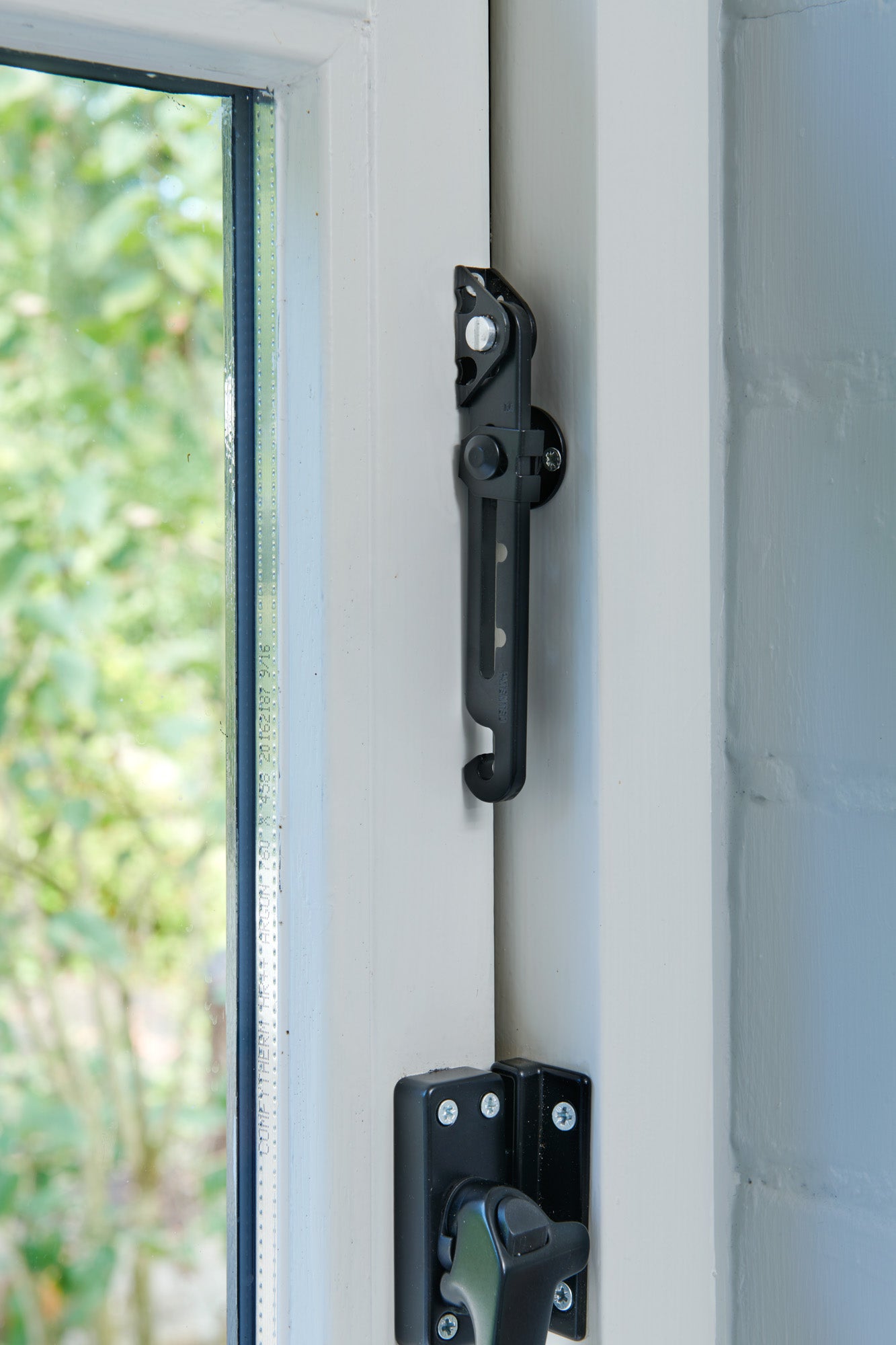 SecuMax Raamuitzetter 720 - Buitendraaiend -Blackline