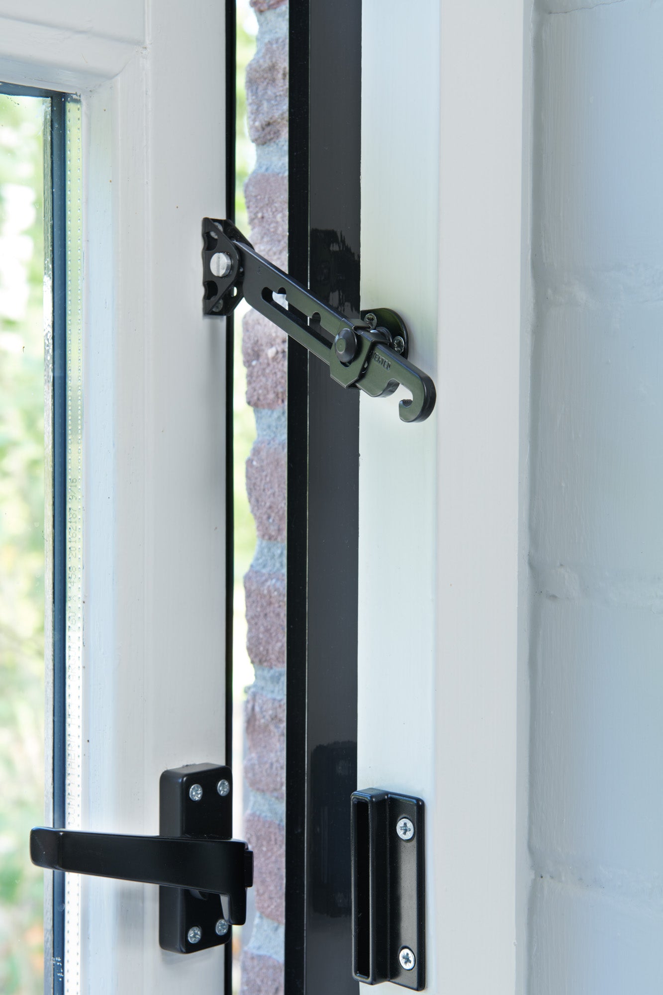 SecuMax Raamuitzetter 720 - Buitendraaiend -Blackline